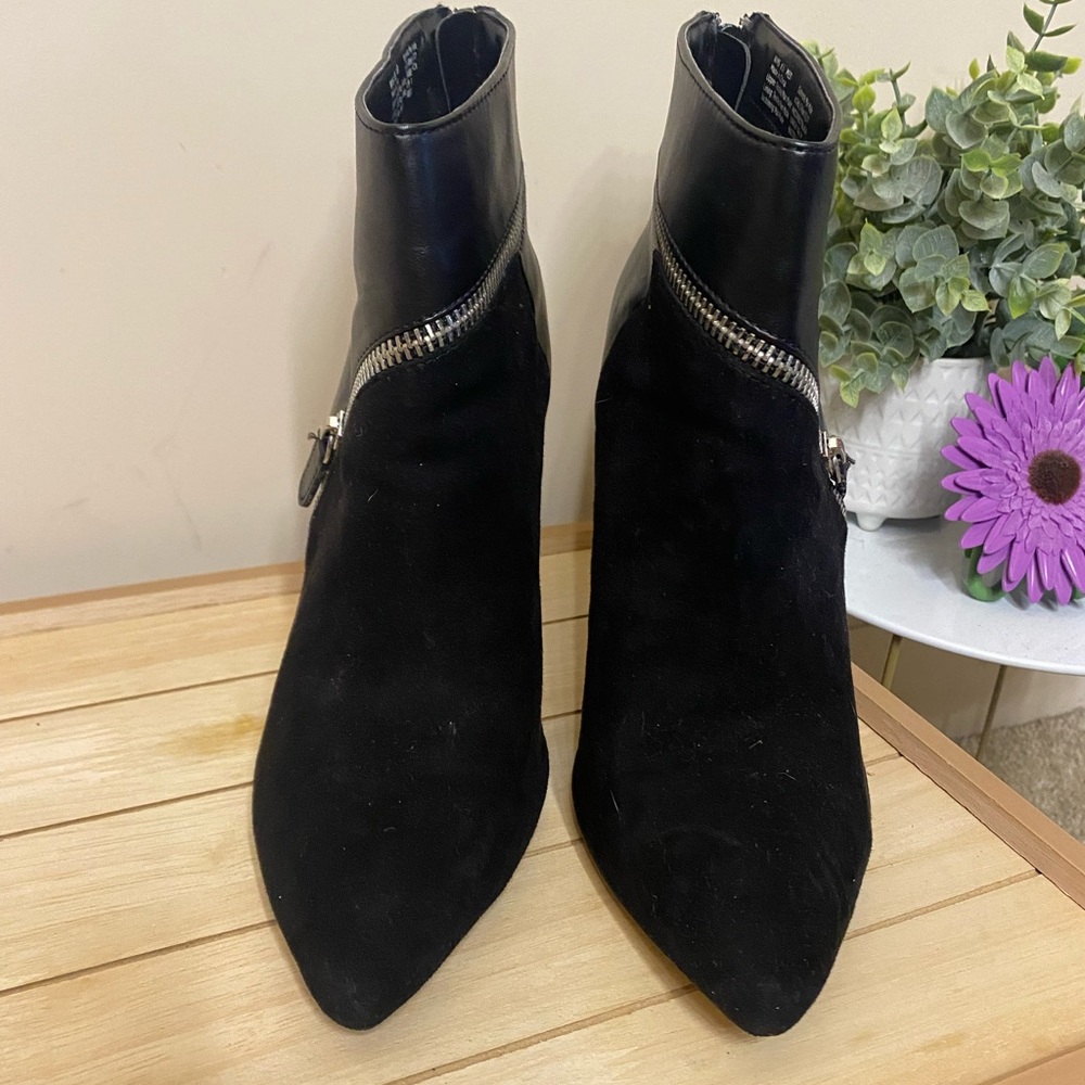 ✨ Black Booties ✨ - Picture 2 of 5